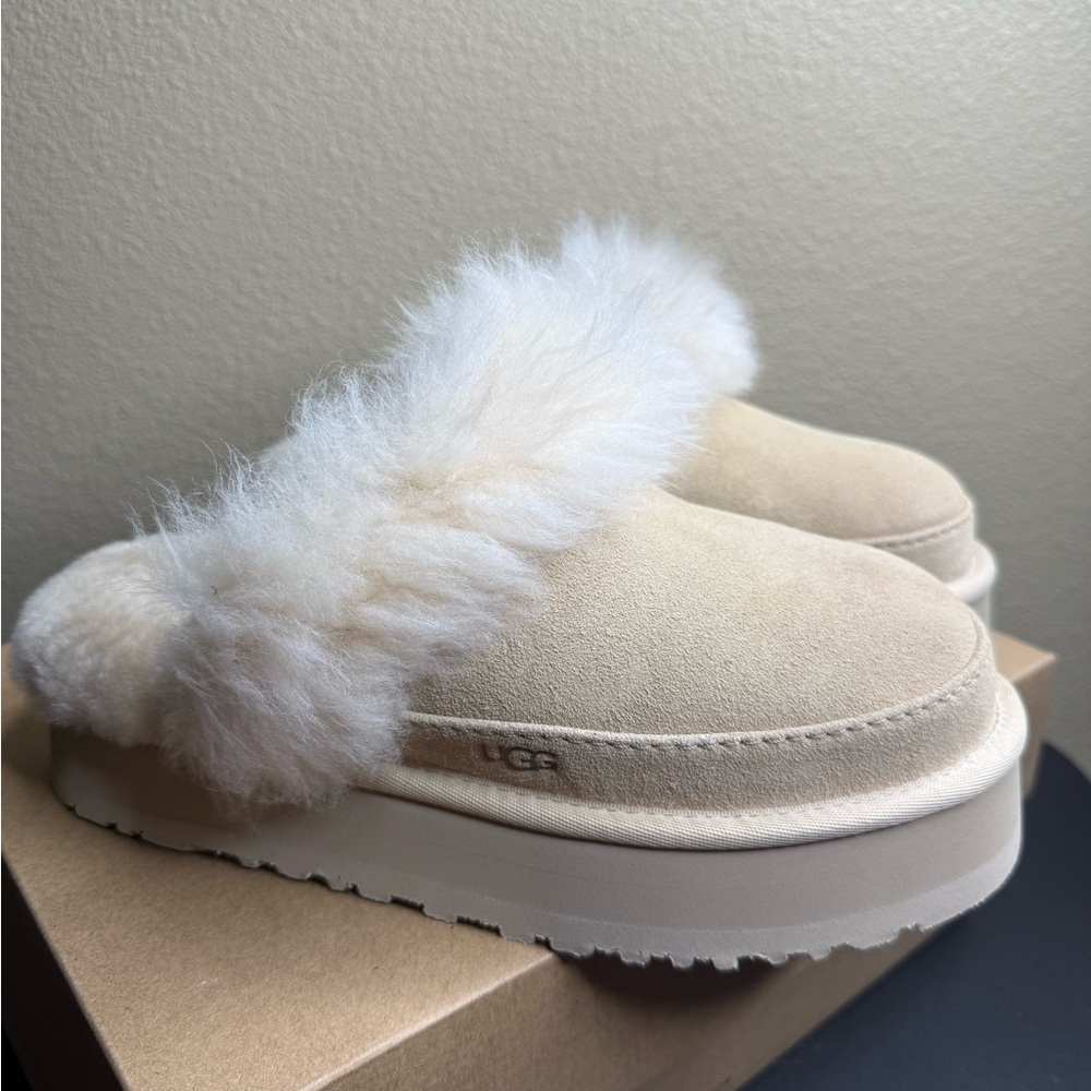 UGG Disquette Chalet Platform Slippers Sand Women’s Size 7 New In Box